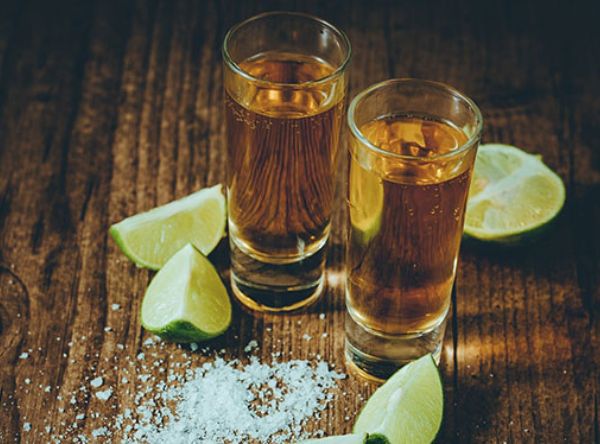 Cómo se toma el tequila: guía completa para disfrutarlo como un experto