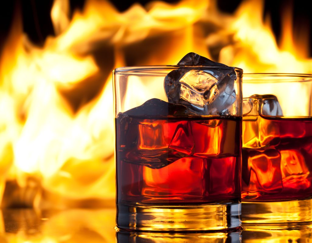 Disfruta de la Elegancia y Sabor: Tragos Clásicos con Whisky y sus Marcas Emblemáticas