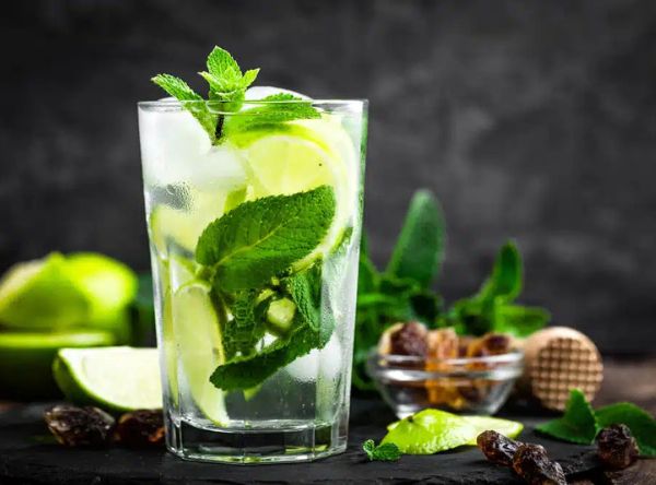 Caipiriña: receta original, ingredientes, preparación, historia y variantes del cóctel brasileño más famoso