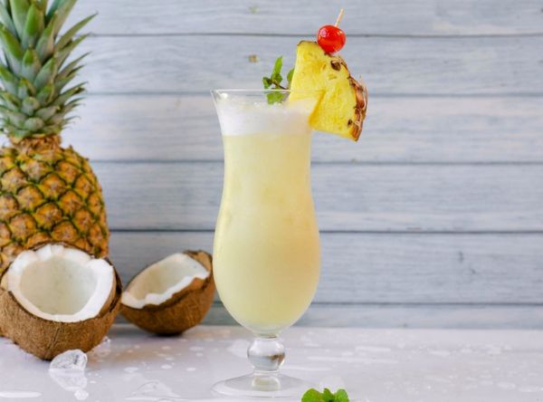Piña Colada: receta completa, historia, secretos y variantes del cóctel tropical más famoso